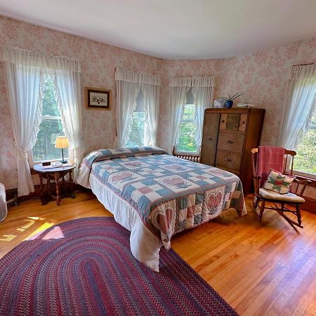 Private 2 Bedrooms And 1 Bathroom In Grand Victorian Home In The Heart Of The Whiite Mountains! Great Host Whitefield Kültér fotó