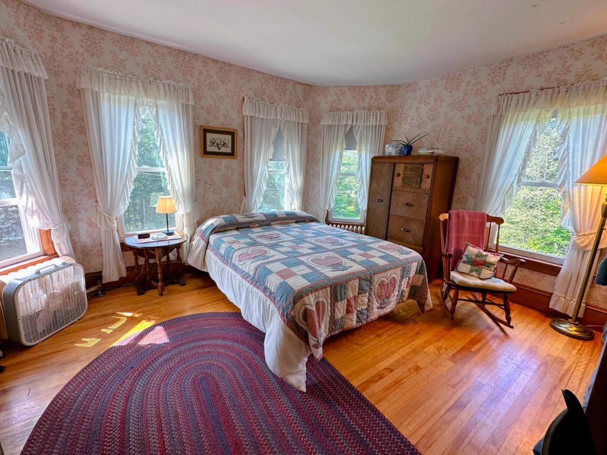 Private 2 Bedrooms And 1 Bathroom In Grand Victorian Home In The Heart Of The Whiite Mountains! Great Host Whitefield Kültér fotó