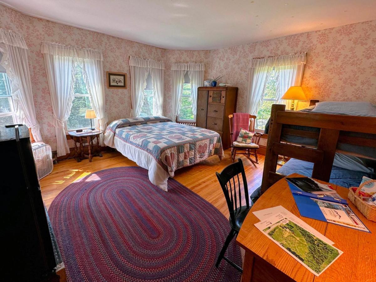 Private 2 Bedrooms And 1 Bathroom In Grand Victorian Home In The Heart Of The Whiite Mountains! Great Host Whitefield Kültér fotó