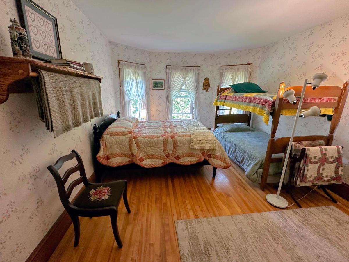 Private 2 Bedrooms And 1 Bathroom In Grand Victorian Home In The Heart Of The Whiite Mountains! Great Host Whitefield Kültér fotó