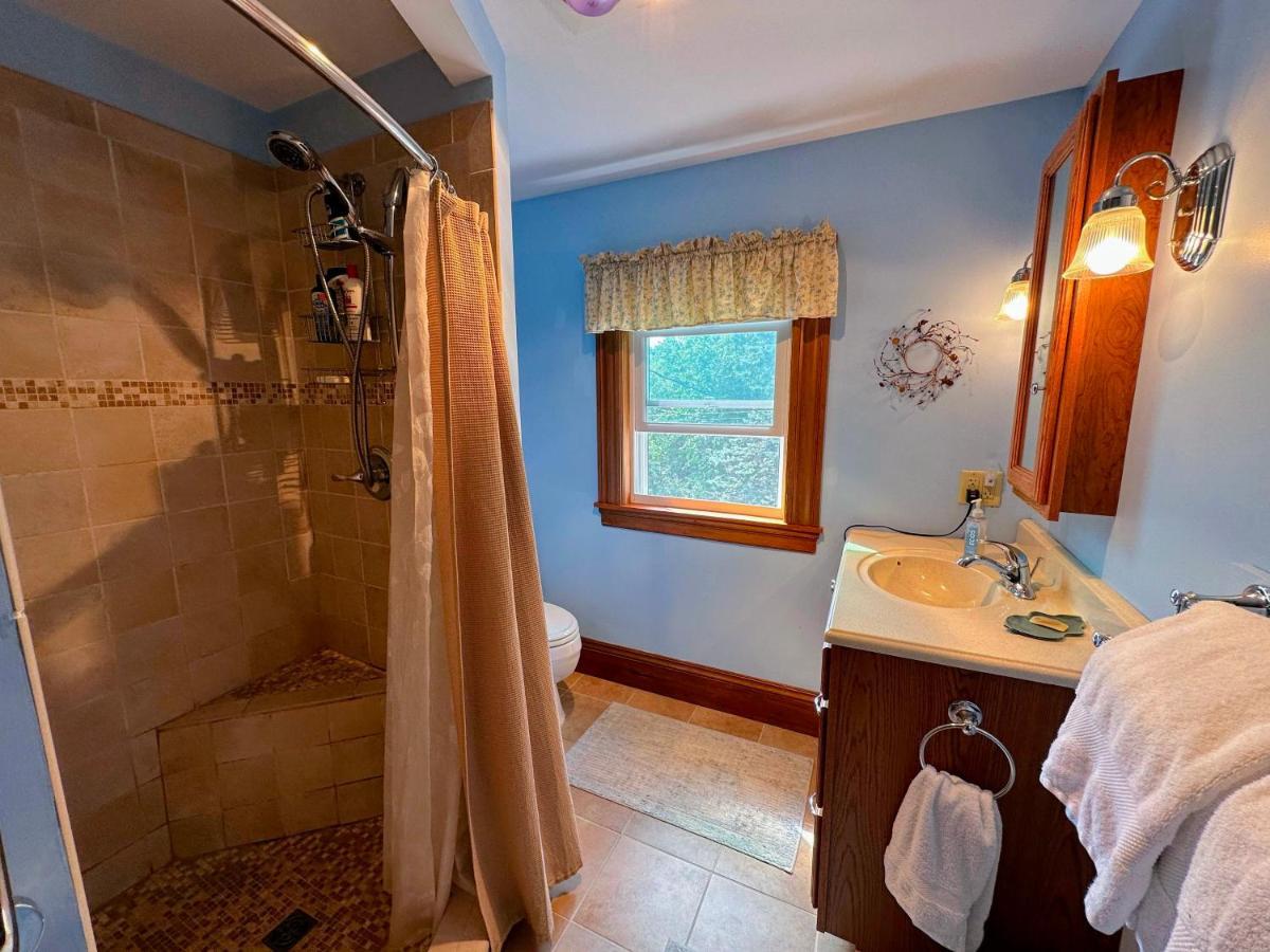 Private 2 Bedrooms And 1 Bathroom In Grand Victorian Home In The Heart Of The Whiite Mountains! Great Host Whitefield Kültér fotó